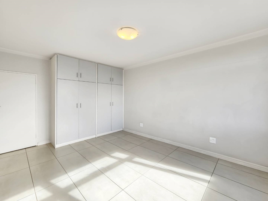 To Let 2 Bedroom Property for Rent in Green Point Western Cape
